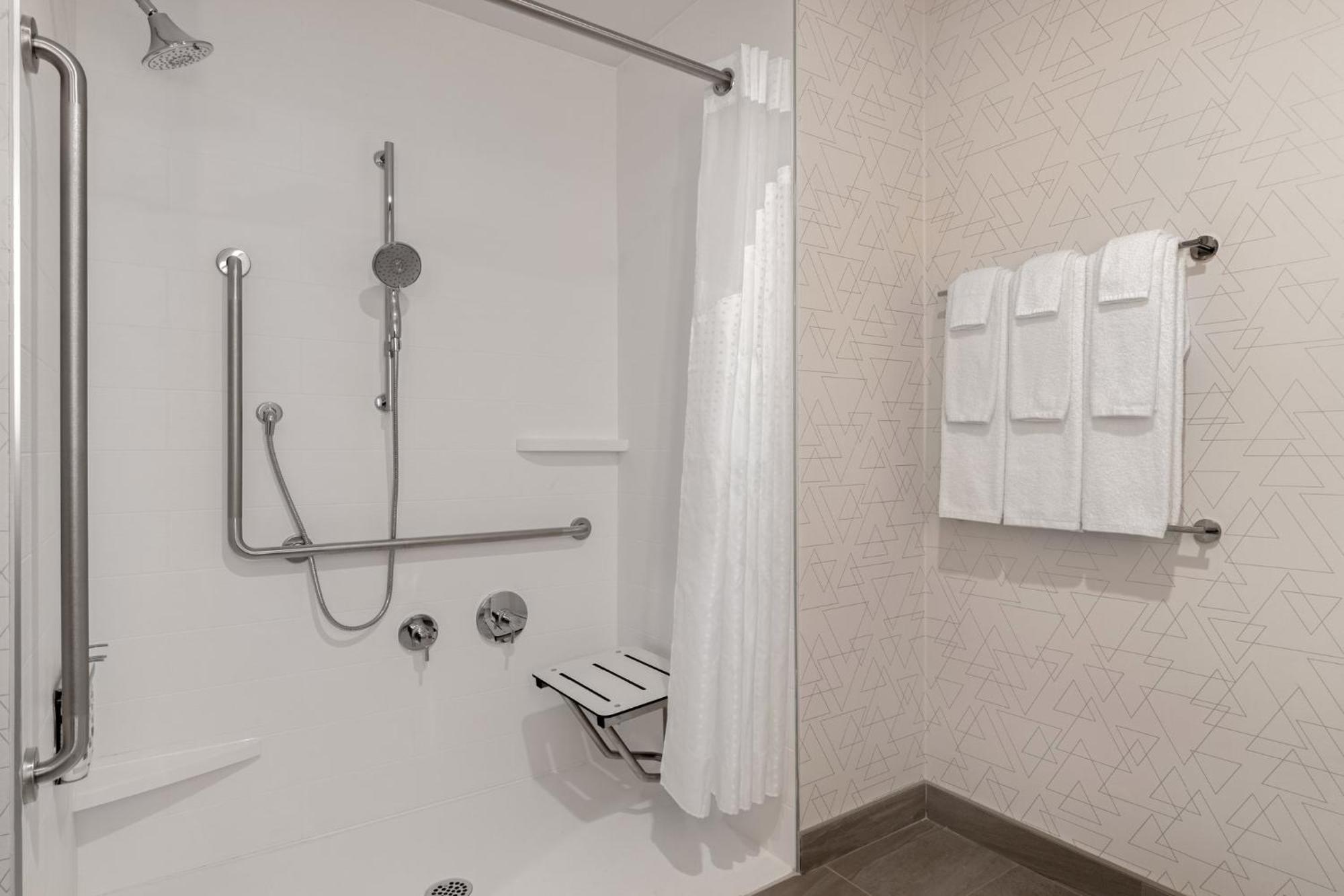 Holiday Inn Express & Suites St Thomas Сент-Томас Экстерьер фото